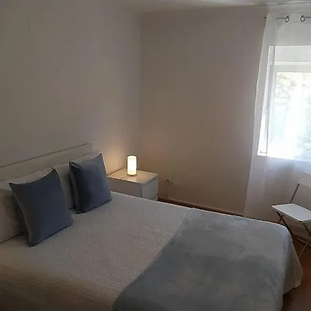 Lisbon, 2 Bedrooms, Metro & Airport, Ac & Wifi-2